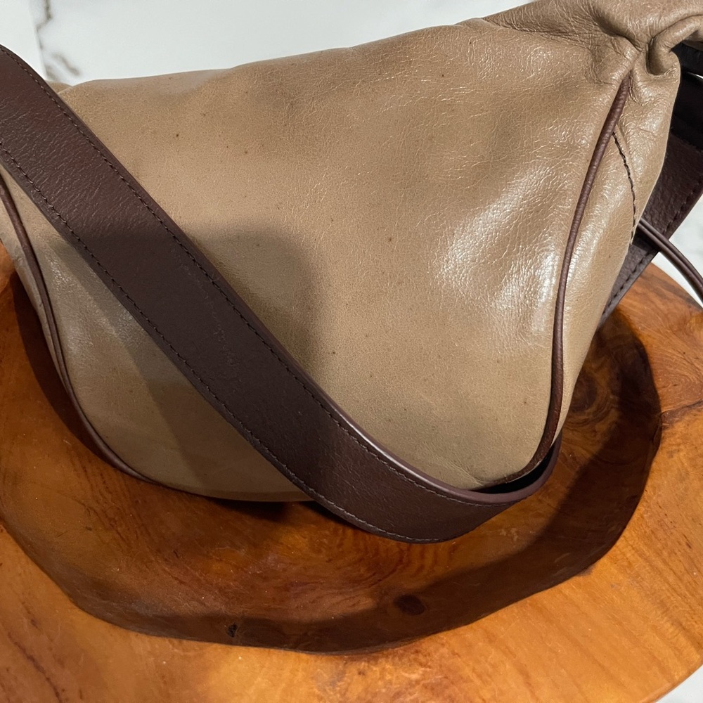Great condition Hobo Jett bag! - Picture 3 of 4